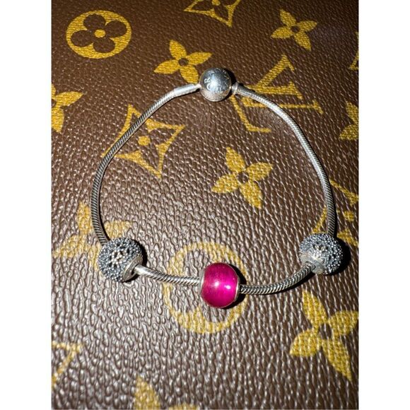 Pandora Essence Bracelet with x2 charms (spirituality, passion and freedom) - Picture 9 of 9